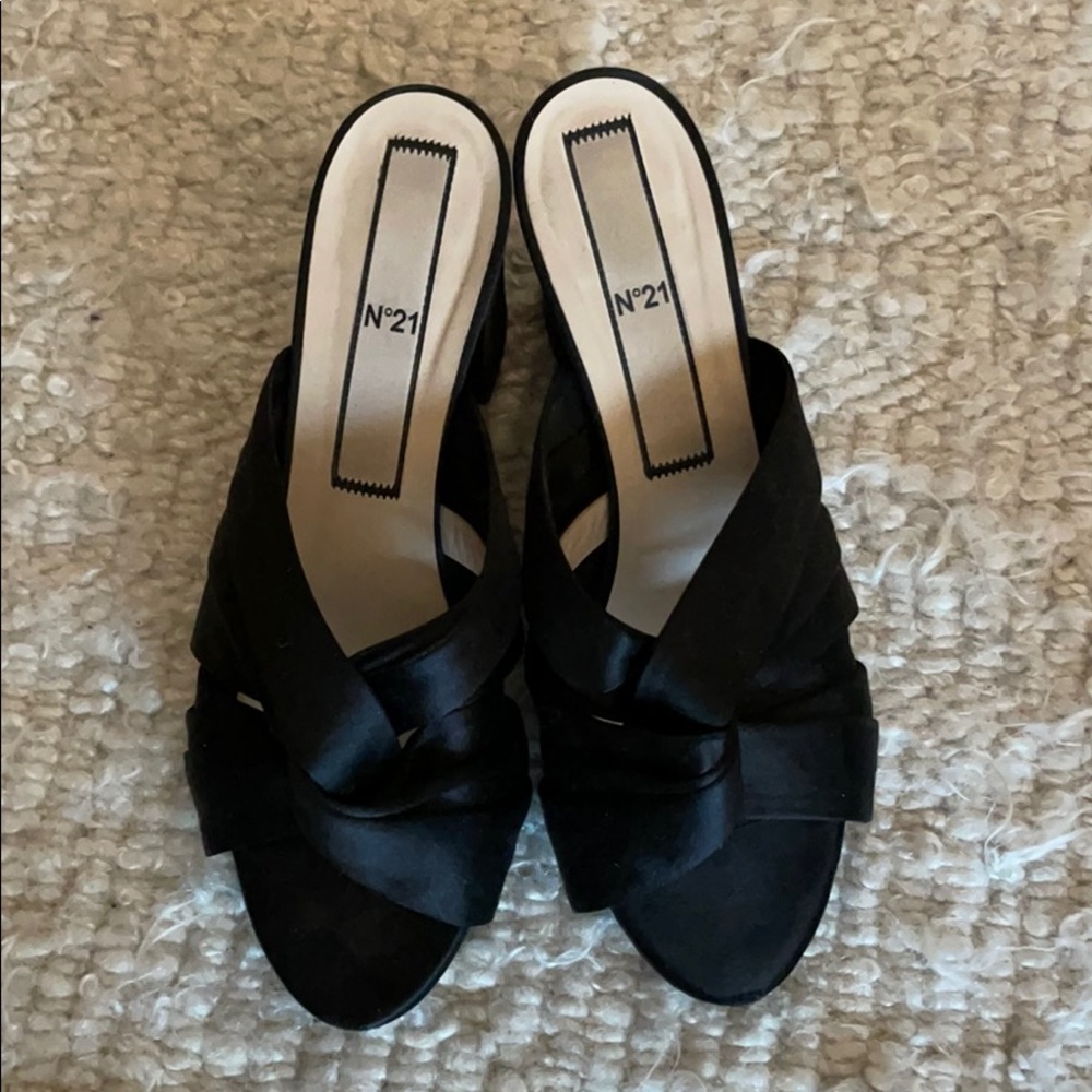 No21 satin slides